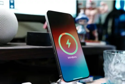西流河镇苹果15换屏服务分享用什么充电器给iPhone15充电更好 